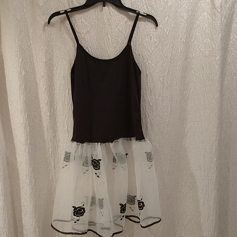 Tank top with lace extension